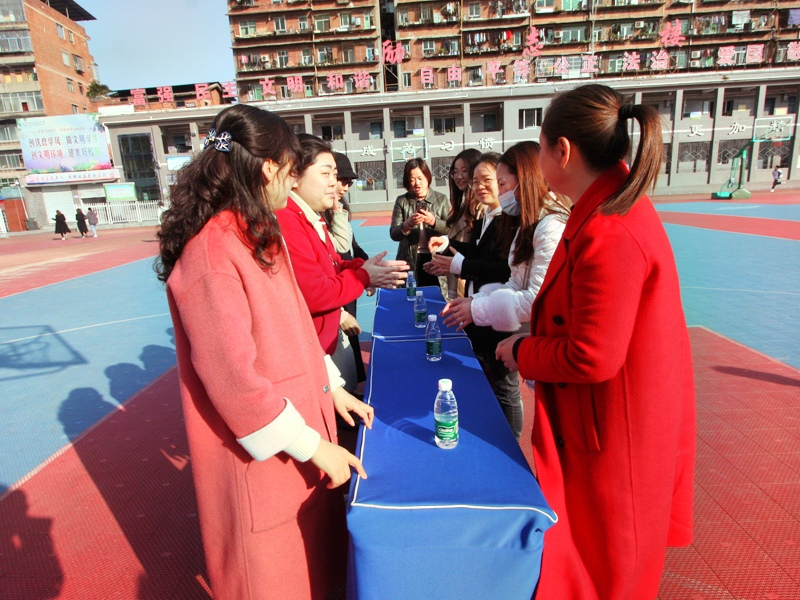 达川中学开展趣味活动庆祝国际劳动妇女节