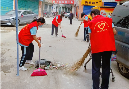 邻水县：社区学校携手 共建洁净家园