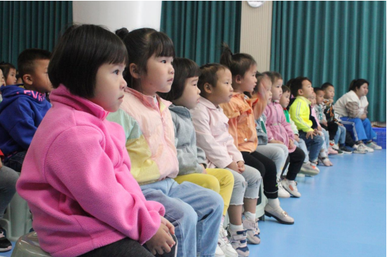 乐享科影，创想未来——内江市实验幼儿园碧桂园科技节组织观影活动