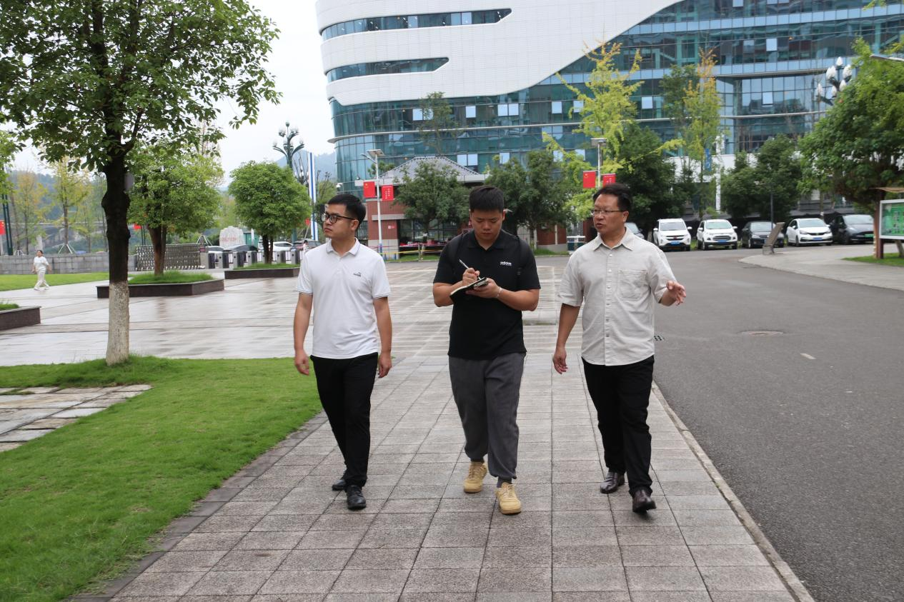党建引领治理创新 聚力赋能领航发展——四川省《教育导报》编辑部走进高县硕勋中学开展专题调研