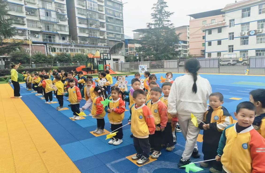 秋日童趣燃活力 运动赛场展风采——宣汉县五宝镇学校幼儿园2025年秋季趣味运动会圆满举行
