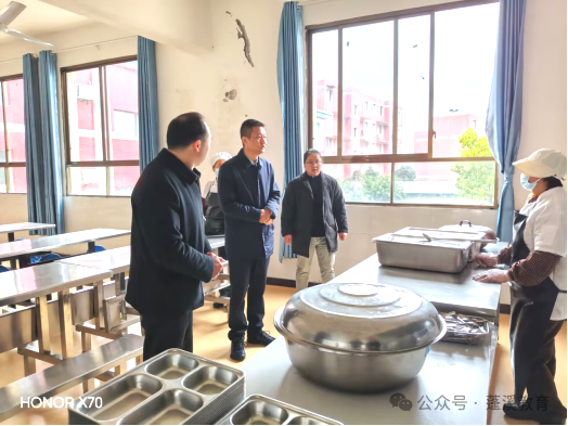 温情“食”刻,共话成长——蓬溪县副县长敬平深入金桥学校调研“校园餐”工作