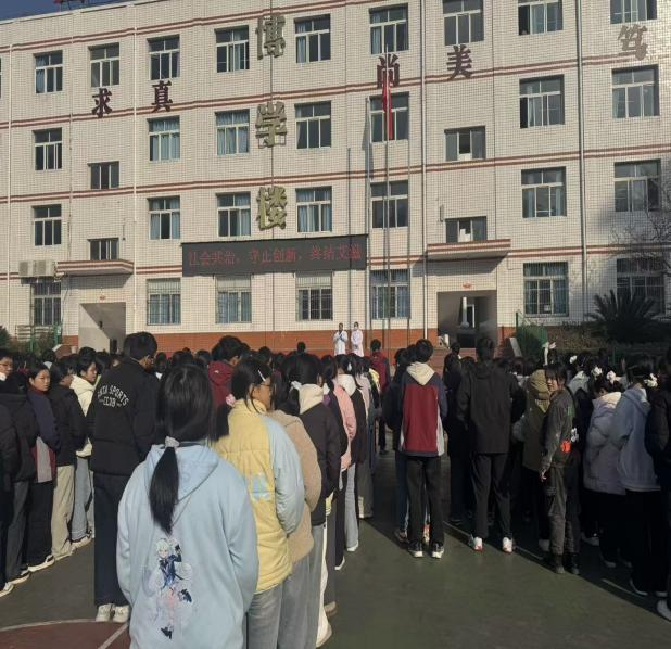 筑牢校园健康防线 守护师生安全校园——万源市黄钟中学开展传染病防治宣教及校园卫生专项行动