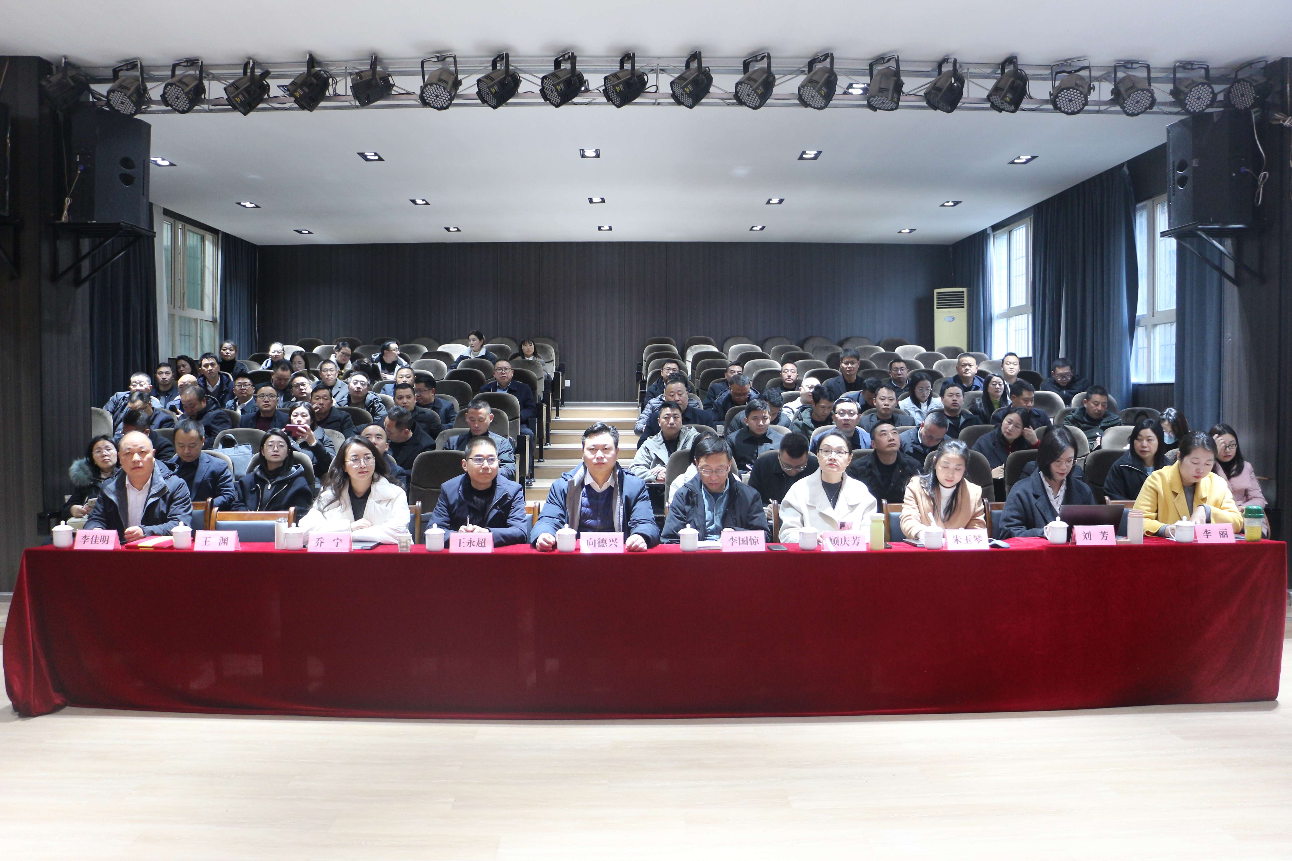 引名校活水 润老区教育——菁蓉教育领军人物、省名师工作室领衔人李国惊暨成都市教科院附属小学走进万源开展结对共建活动