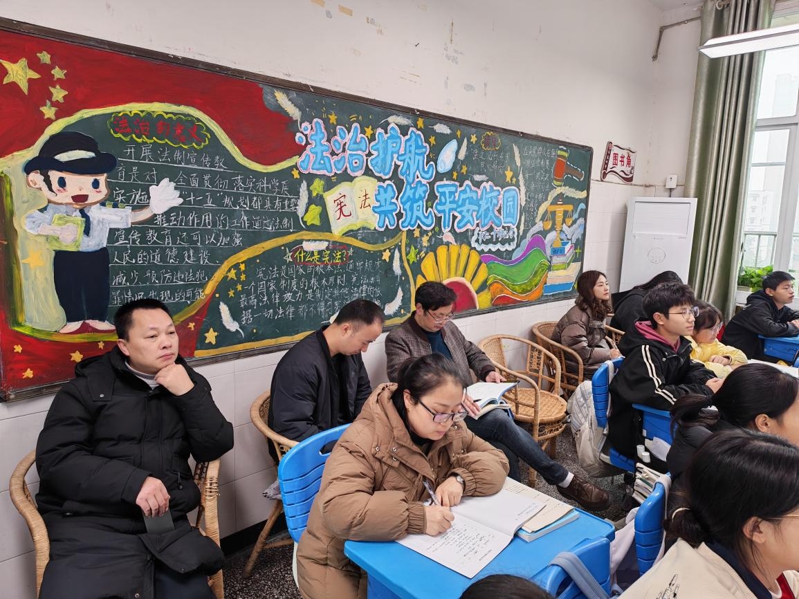 聚焦复习效率,明确实操路径——南溪四中初二数学组开展专题教研活动