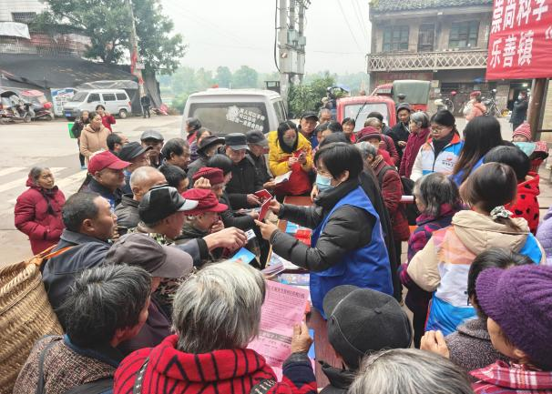 武胜县乐善镇开展“尊崇宪法精神·守护美好生活”宣传活动