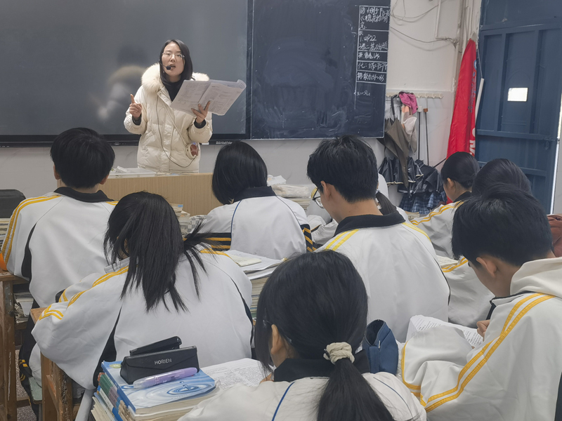 达川中学程艳老师:做学生愿意亲近的老师