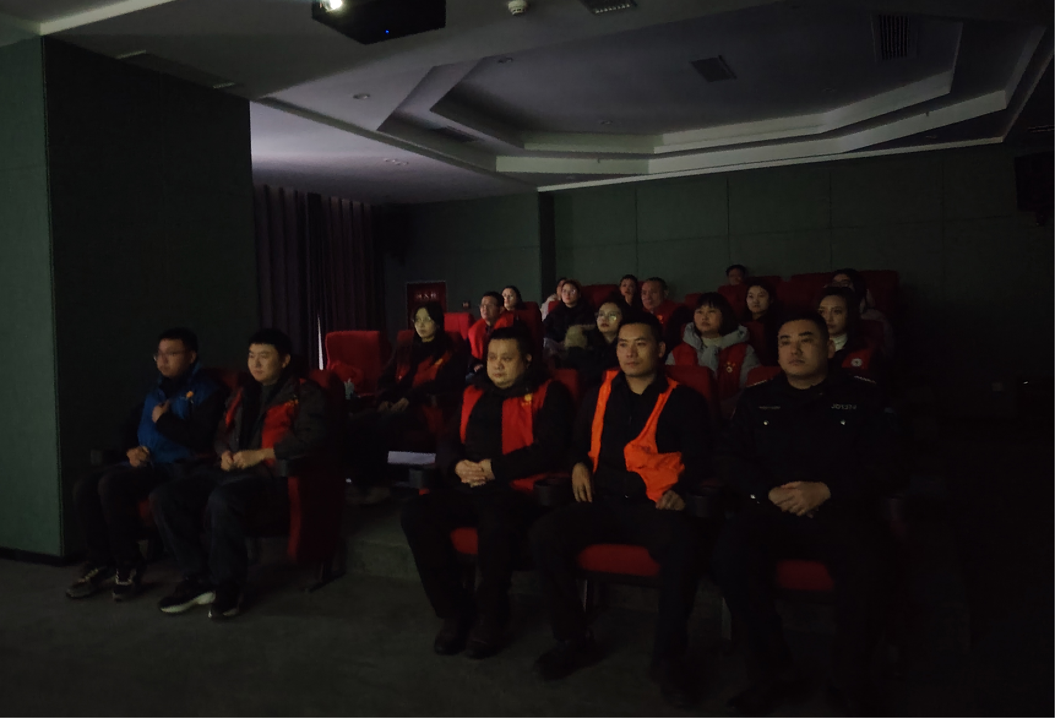 ��Ӱ����ǿ���� ��������ҫ��ǡ�����Դ���ܹ�����С����ս��������ͬ�С�ְ����Ӱ�