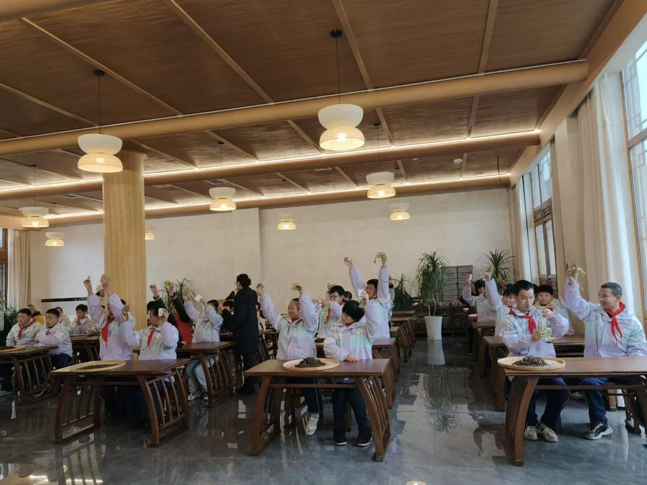 �߳�У԰�������������ɽ���������ѧУ��չ���ʵ���