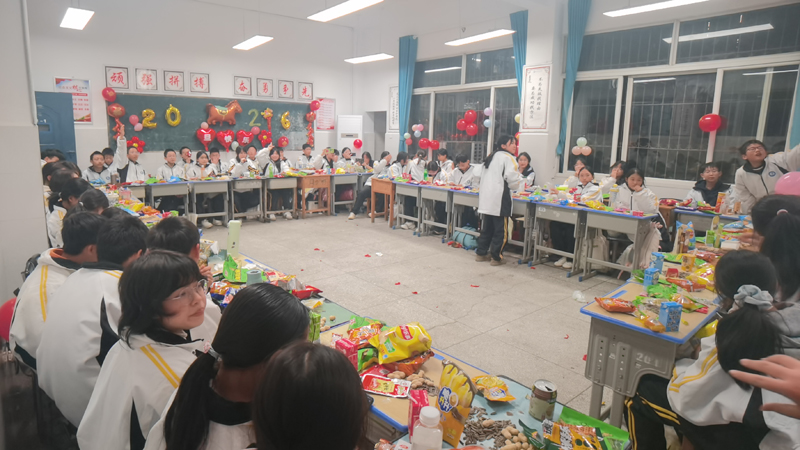 辞旧迎新,飞扬青春:达川中学举办元旦辞旧迎新晚会