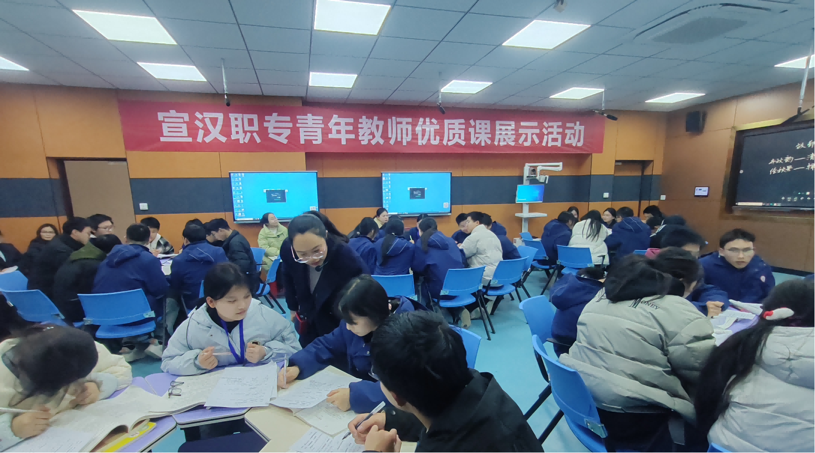 ����ְר���ԡ��˶��������������ǿ�� �����ʦ���ʿ�չʾ����������»���