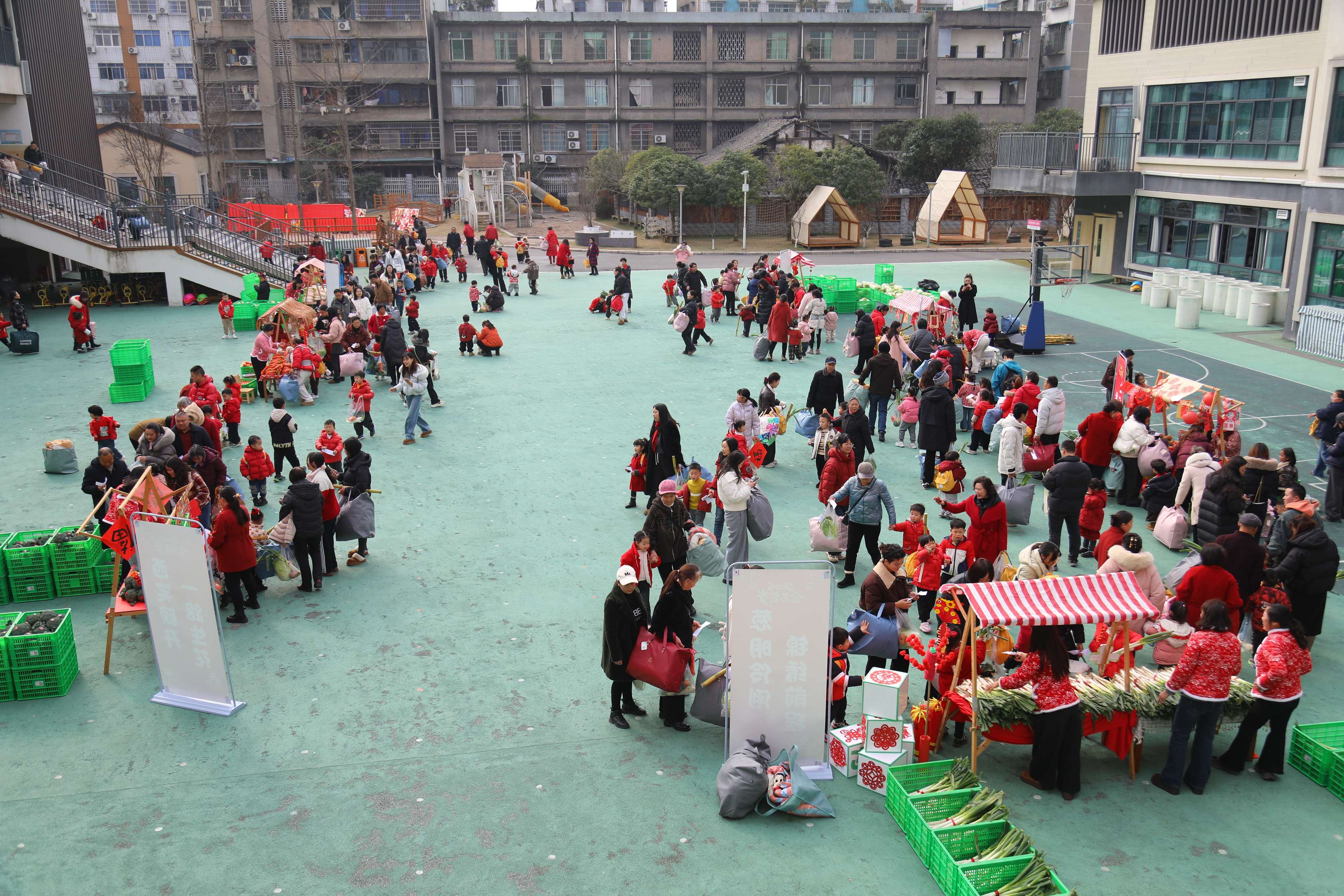 宜宾市南溪区幼儿园举行学期收尾暨春节游园活动