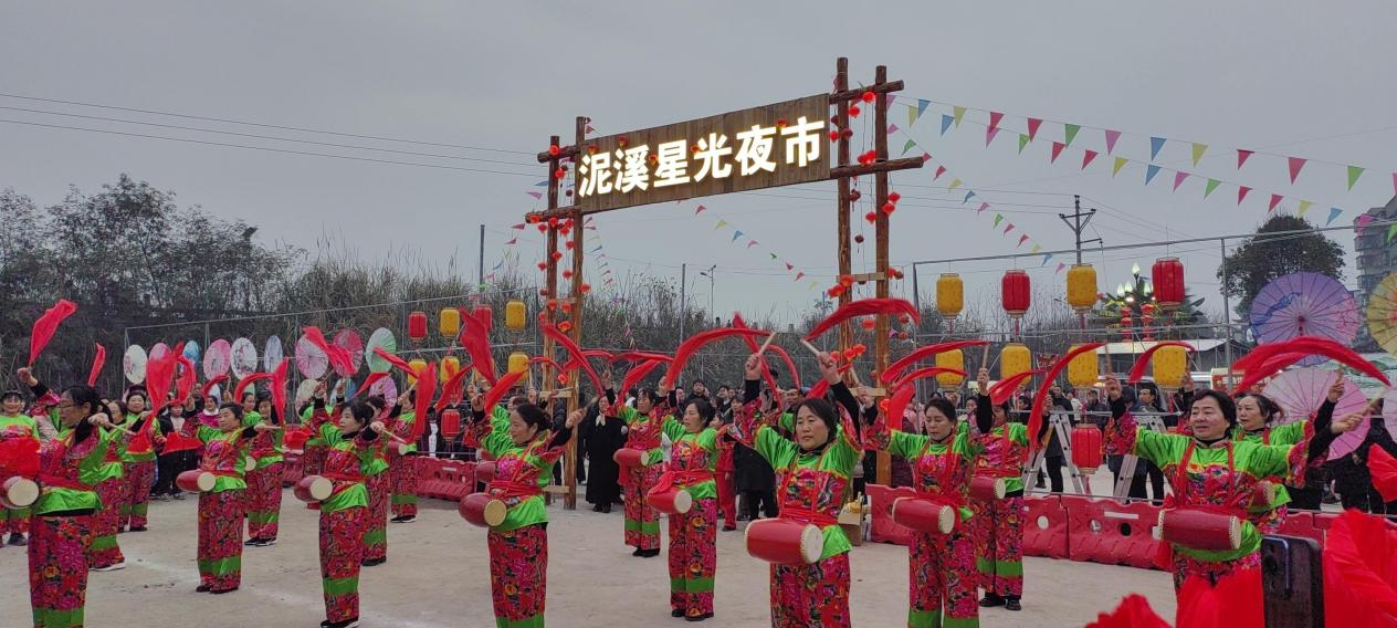 锣鼓喧天庆开业:宜宾叙州泥溪镇星光夜市璀璨启幕点亮夜间经济