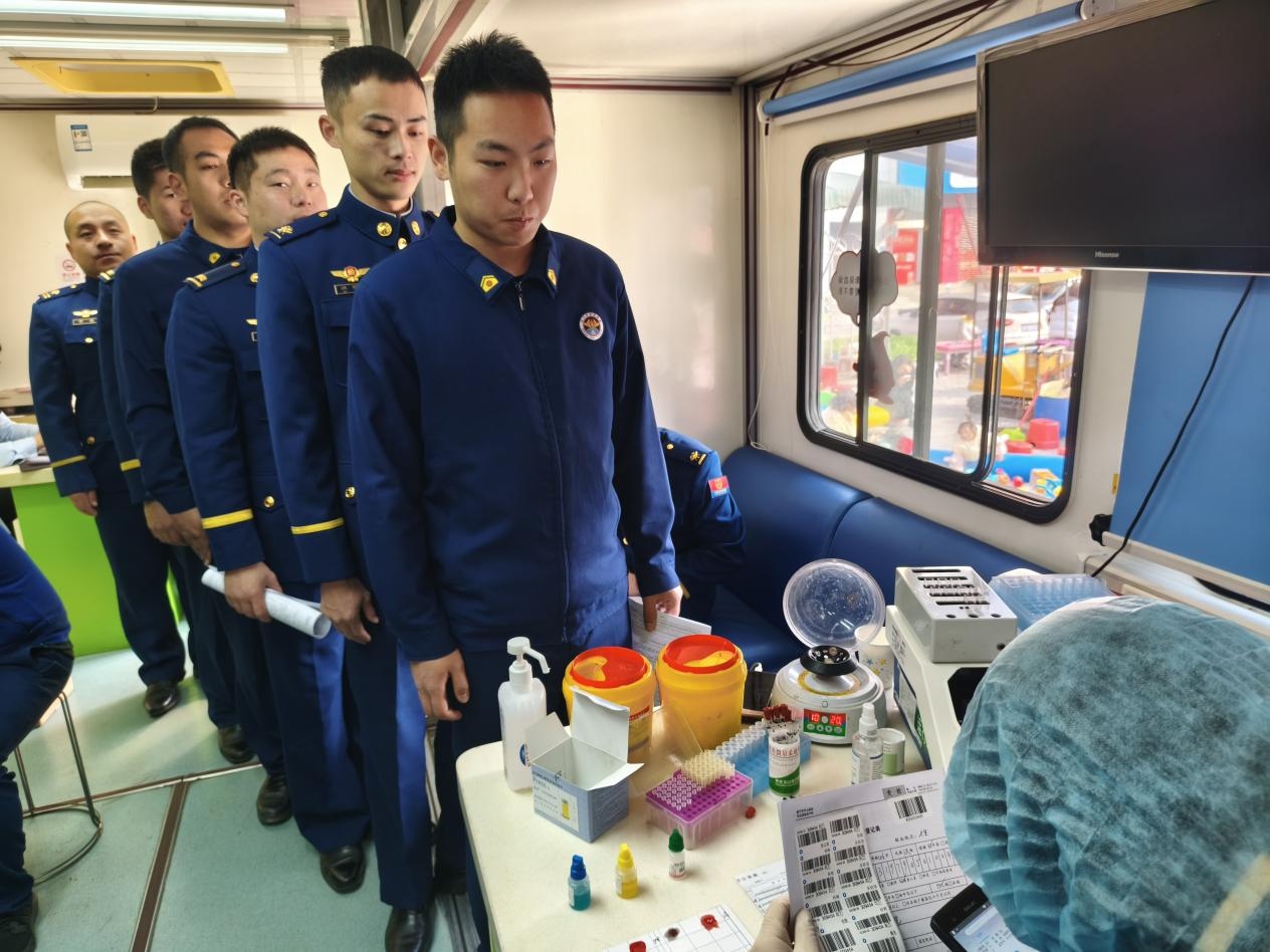 ��Ӣ������·������Ԯվ�޳���Ѫ��������ϣ��