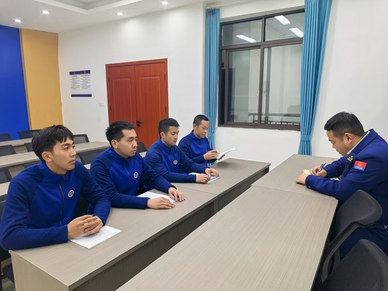 大英县文体路消防救援站督导组对回马镇政府专职队进行督导检查