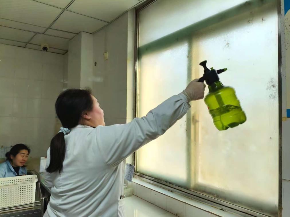 三台县观桥镇菊河卫生院开展冬春爱国卫生大扫除运动