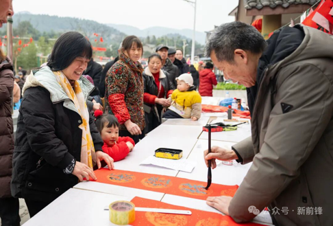谁说年味淡了?前锋的村晚,直接把春节氛围感拉满!