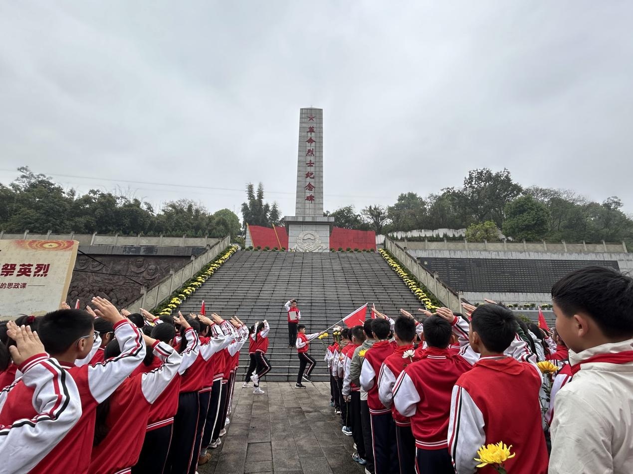 ����׷˼ ������ɫѪ�������˱�������������·Сѧ��չ��ɫ��ѧ��������ɨ�