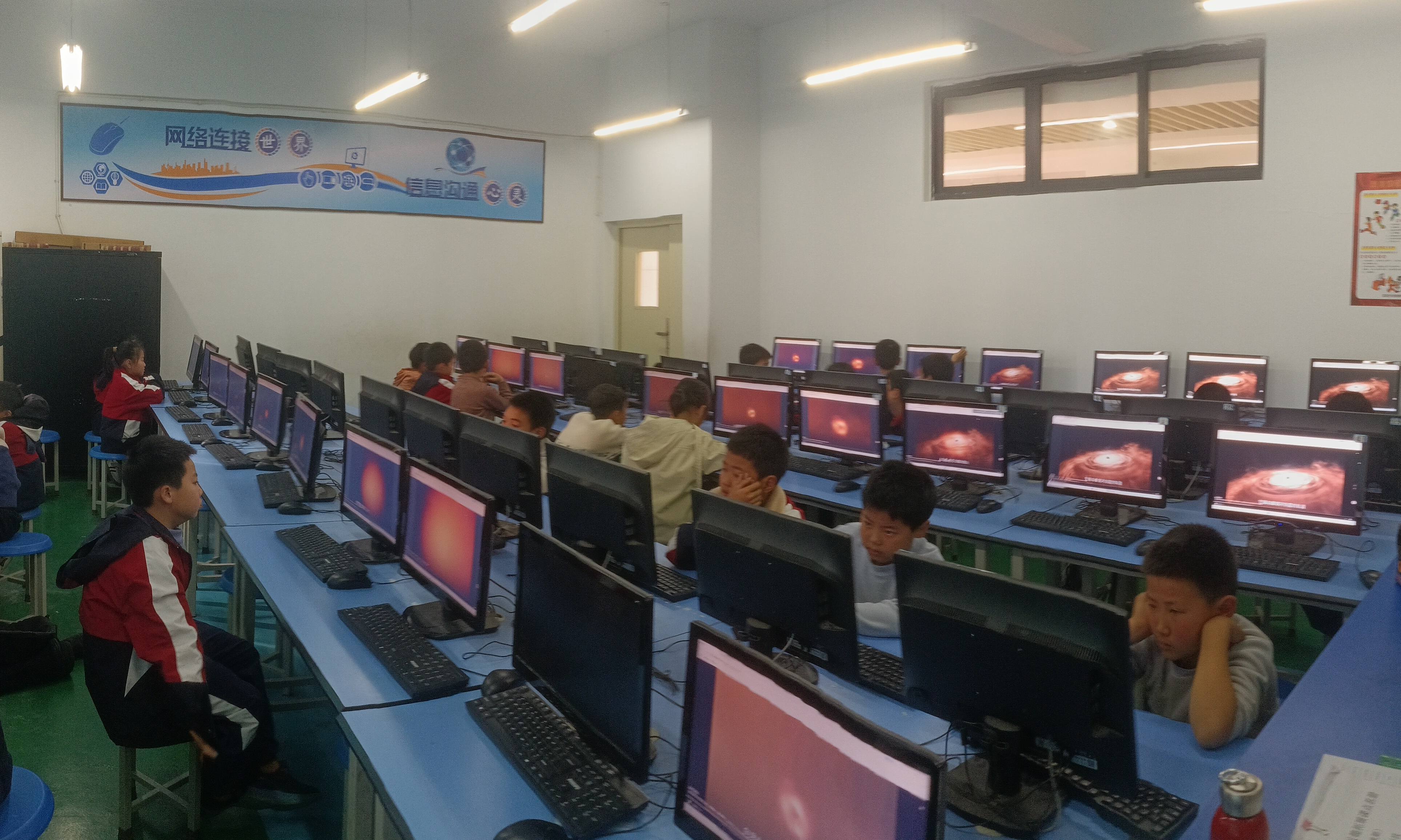 �Ƽ��������� ����ϲ���Ѽ������˱�������������ʵ��Сѧ��չ���ֻ滭������Աѡ�μ���������