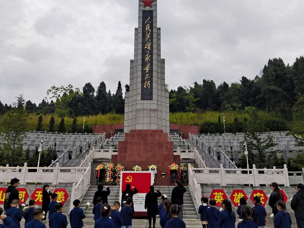 ������ɫѪ�� ��ֲ�����黳������ɽ�ؾ۸�·�׶�԰��չ��������ʿ��԰��ɨ����