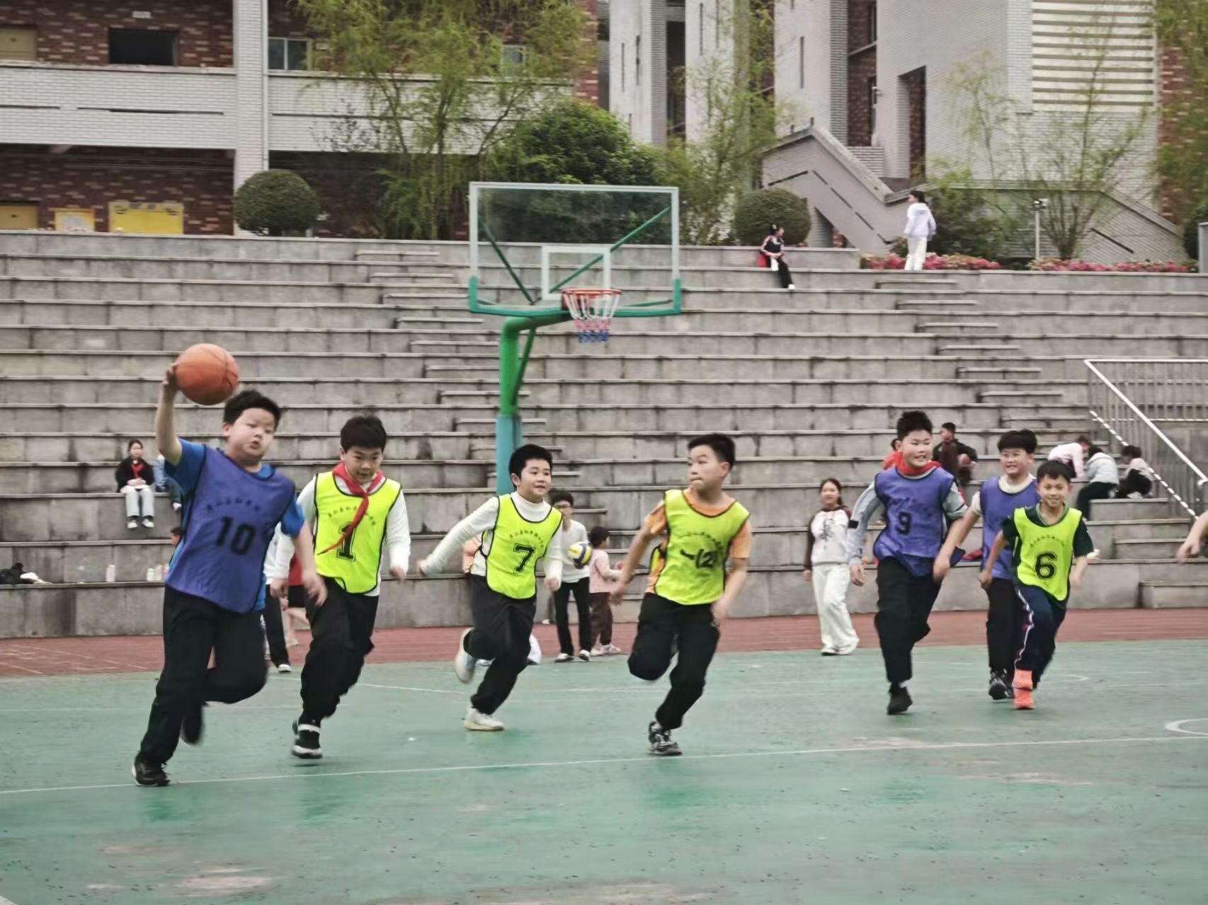 ����У԰ǿ���� ��������������������ɽ�غ�ƽ��СѧУ�����˶���