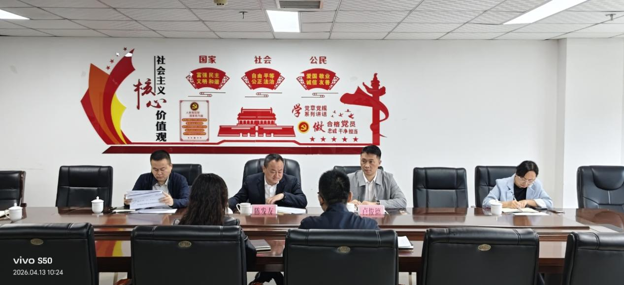 �·��ѵ��ж���Ⱥ�����߲���֮��͸������⼯�����ι���