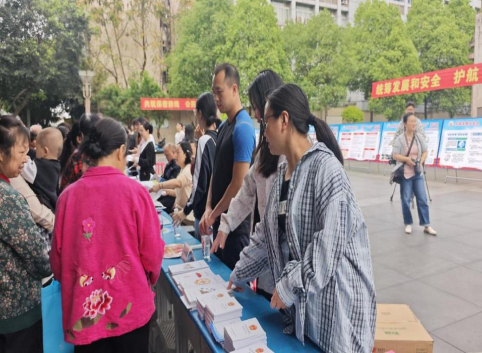 �˱��д�����Ӧ�������ֿ�չȫ����Ұ�ȫ���������